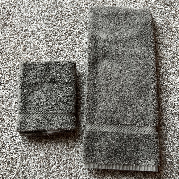 Towel Set — - Picture 2 of 3